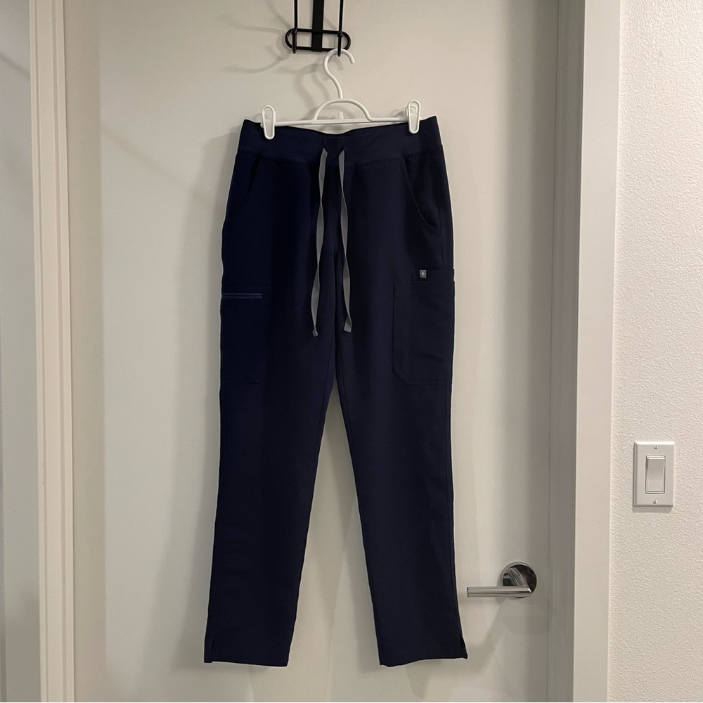 FIGS Yola Skinny 2.0 Scrub Pants in Navy | Size S